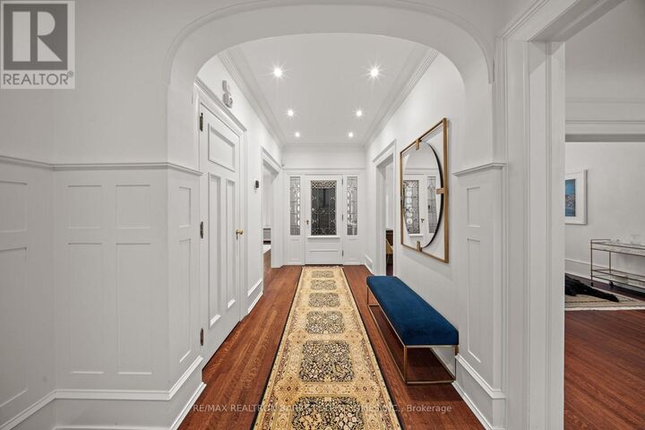 Property Photo:  302 Russell Hill Road  ON M4V 2T6 