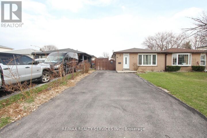 Property Photo:  185 Earnscliffe Circle  ON L6T 2B6 