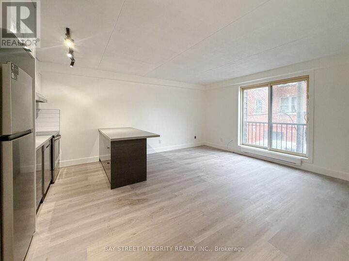 Property Photo:  678 Queen Street East Unit 2  ON M4M 1G8 