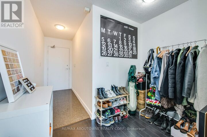 Property Photo:  397 Front Street 1907  ON M5V 3G1 