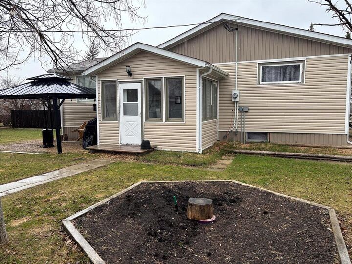 Property Photo:  4 Basaraba Bay  MB R0C 0Z0 