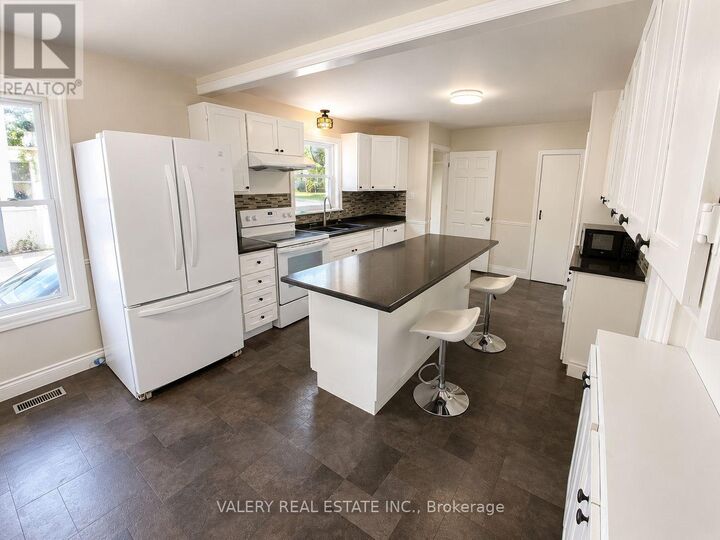 Property Photo:  374 Edmonton Street Main  ON N5W 4Y5 