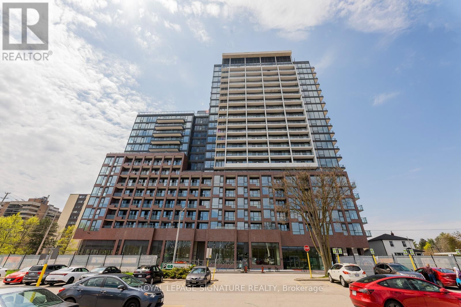 Property Photo:  28 Ann Street 210  ON L5G 0E1 