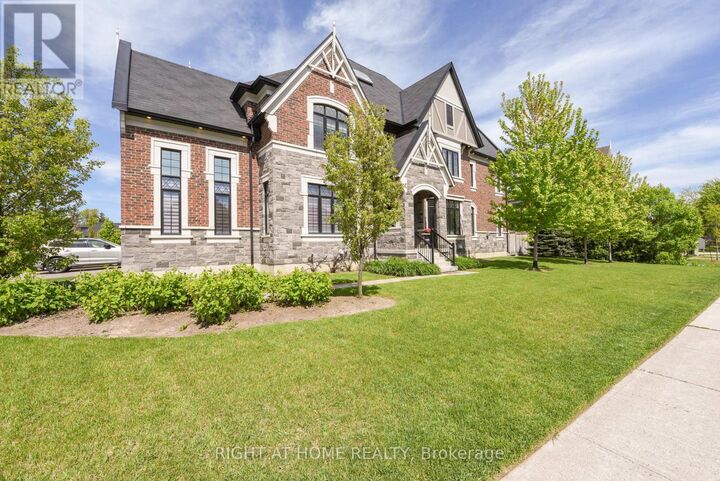 Property Photo:  5167 Symphony Court  ON L5M 0Z6 