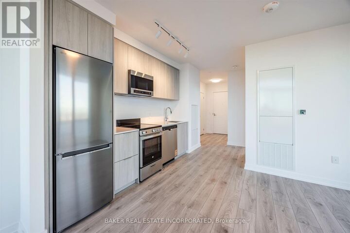 Property Photo:  223 Redpath Avenue 3906  ON M4P 0E8 