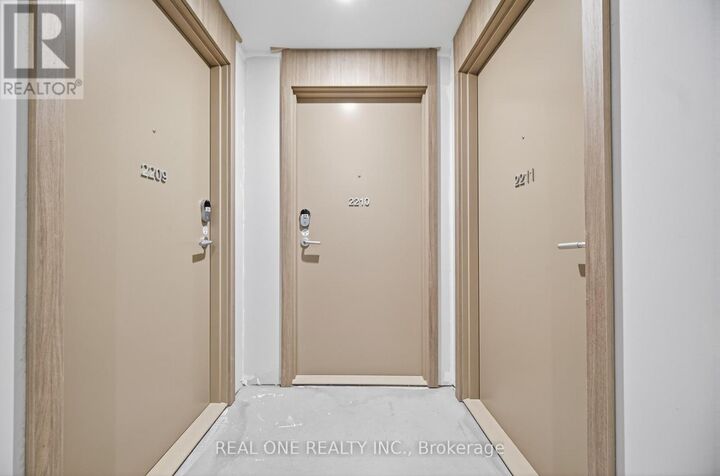 Property Photo:  5 Quarrington Lane 2210  ON M3C 0S5 