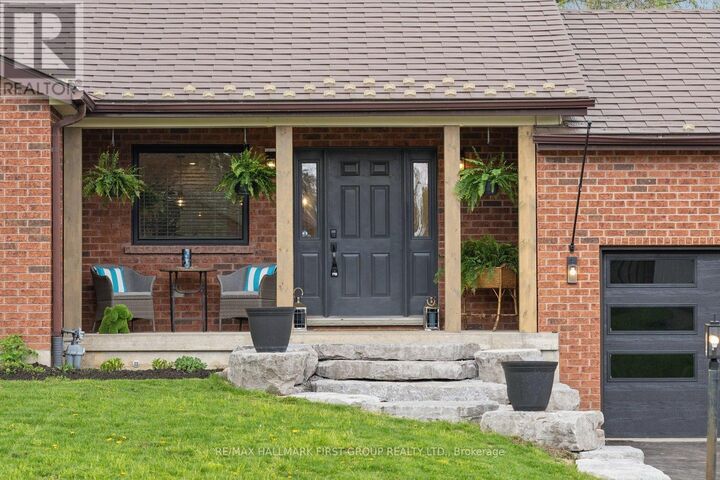 Property Photo:  315 Balsam Street  ON L9L 1M4 