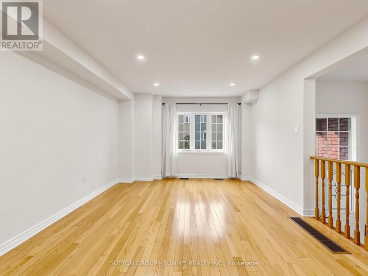 Property Photo:  735 Maxman Street  ON L5R 0B3 