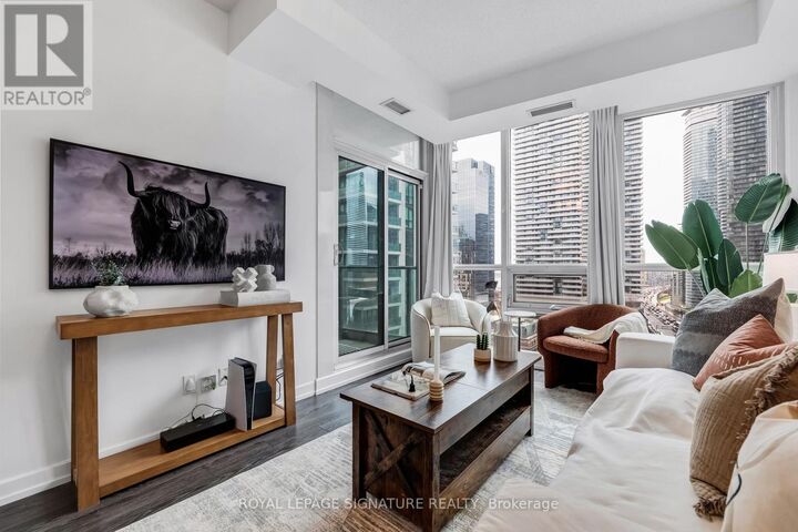 Property Photo:  18 Harbour Street 1801  ON M5J 2Z6 