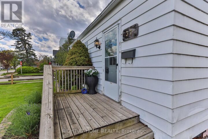 Property Photo:  37 Stewart Street  ON L6K 1X3 