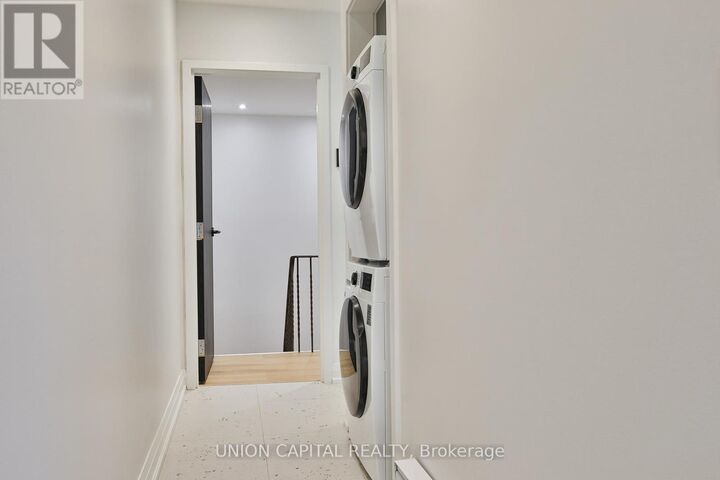 Property Photo:  612 Gerrard Street East 2  ON M4M 1Y3 