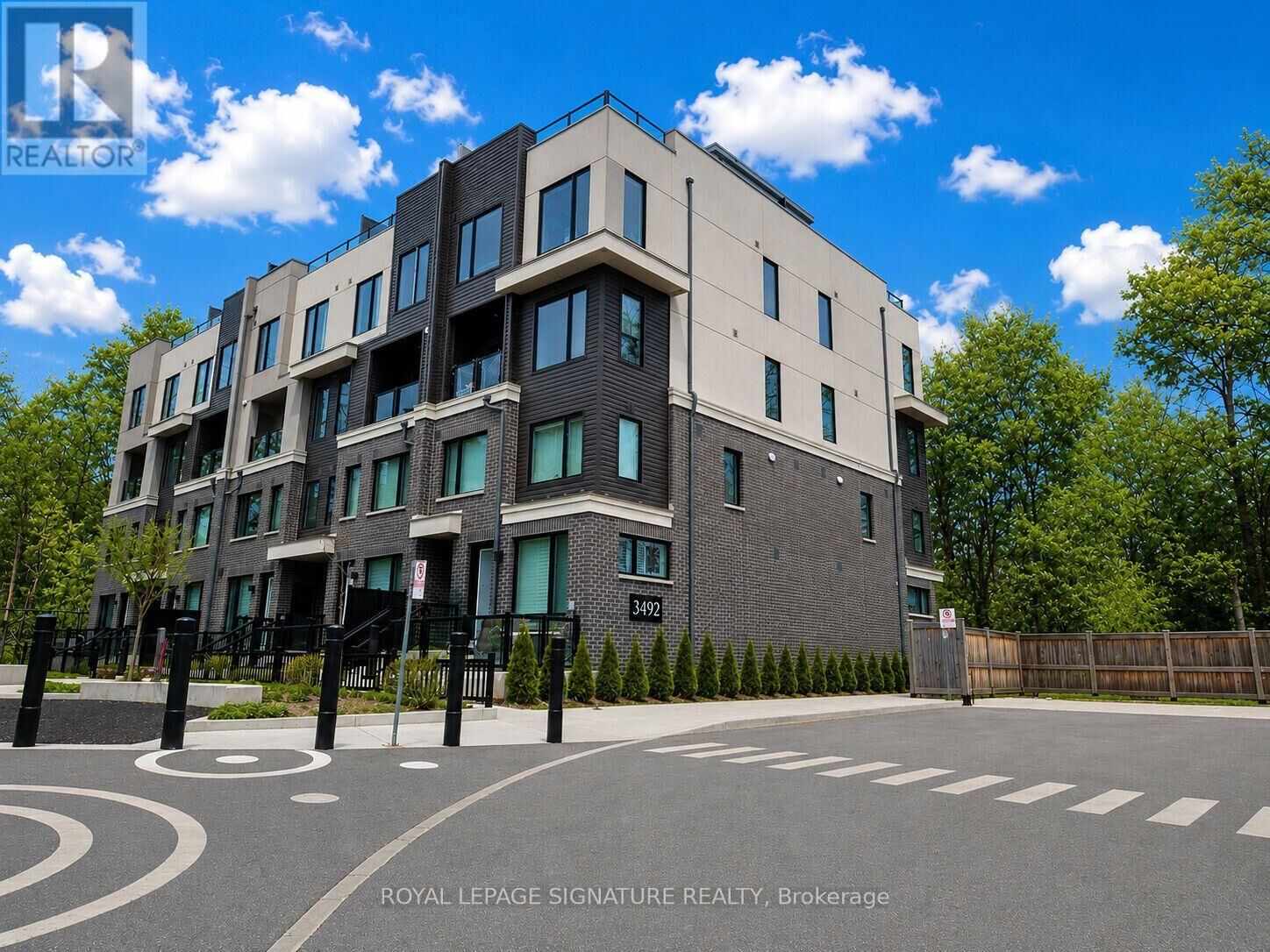 Property Photo:  3492 Widdicombe Way 6  ON L5L 0B8 