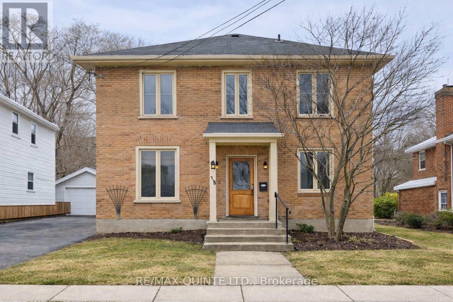 Property Photo:  185 Foster Avenue  ON K8N 3P8 