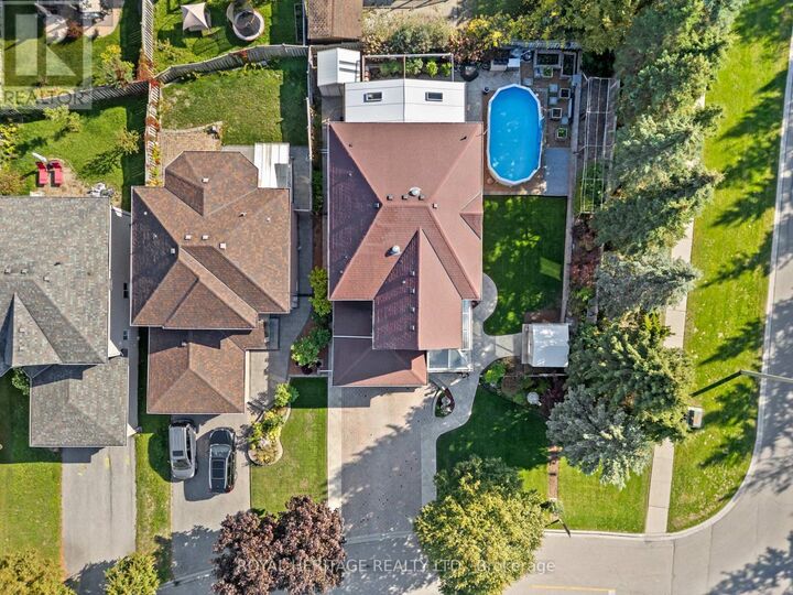 Property Photo:  1101 Gossamer Drive  ON L1X 2T7 