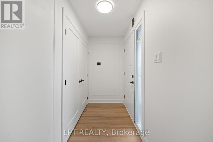 Property Photo:  19 Moorcroft Road  ON K2G 0M6 