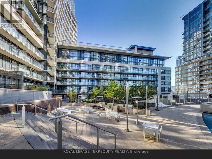 Property Photo:  8 Telegram Mews Drive 1009  ON M5V 3Z5 