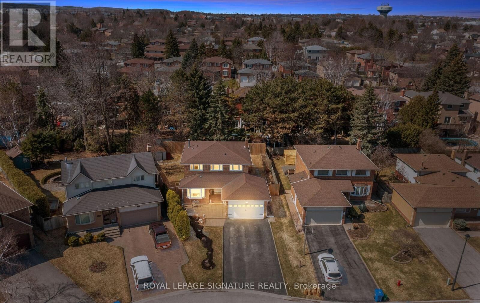 Property Photo:  250 Plymouth Trail  ON L3Y 6G7 