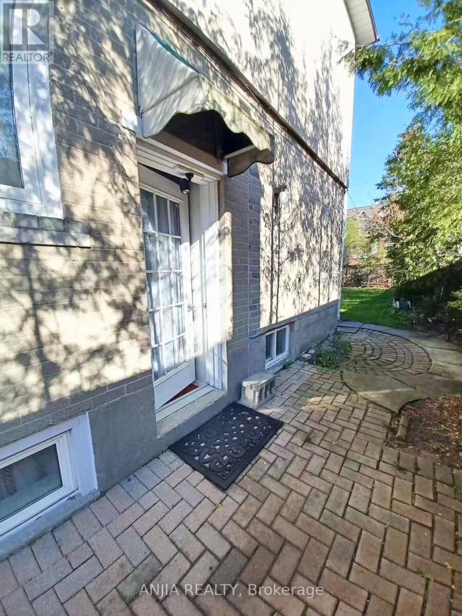 Property Photo:  Lower 256 Homewood Avenue  ON M2R 2N3 