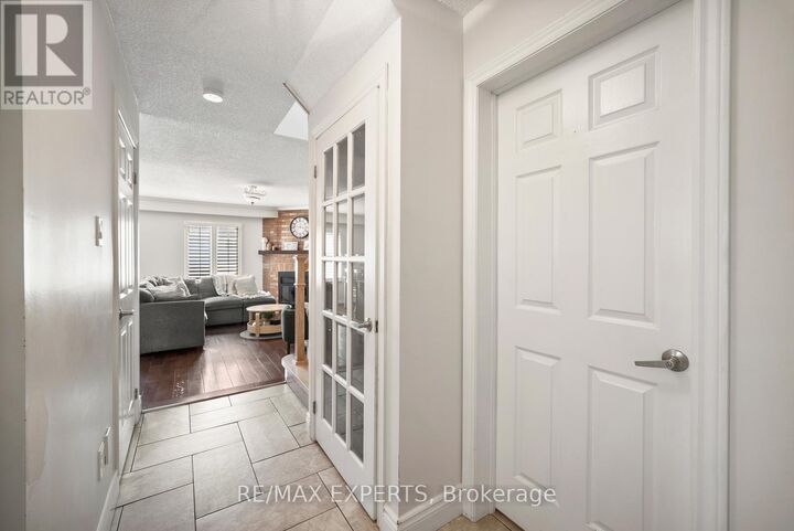 Property Photo:  11 Penton Drive  ON L4N 7A3 
