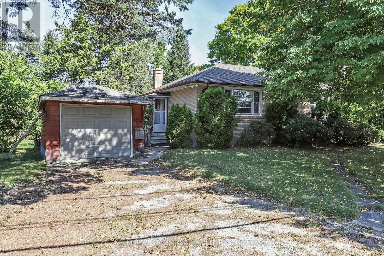 Property Photo:  252 Elgin Mills Road West Unit A  ON L4C 4M2 