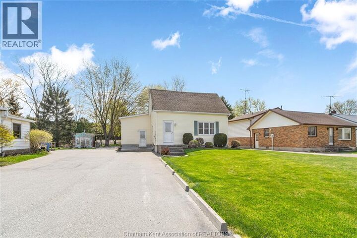 Property Photo:  848 Grand Avenue East  ON N7M 0P8 