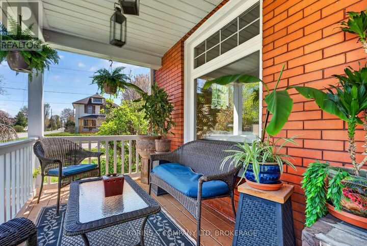 Property Photo:  124 Catharine Street  ON L3K 4K4 