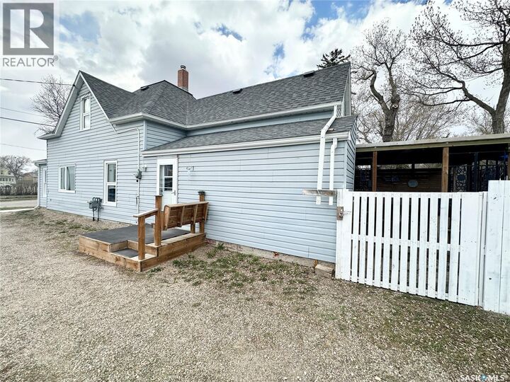 Property Photo:  212 Foster Street  SK S4H 0R1 