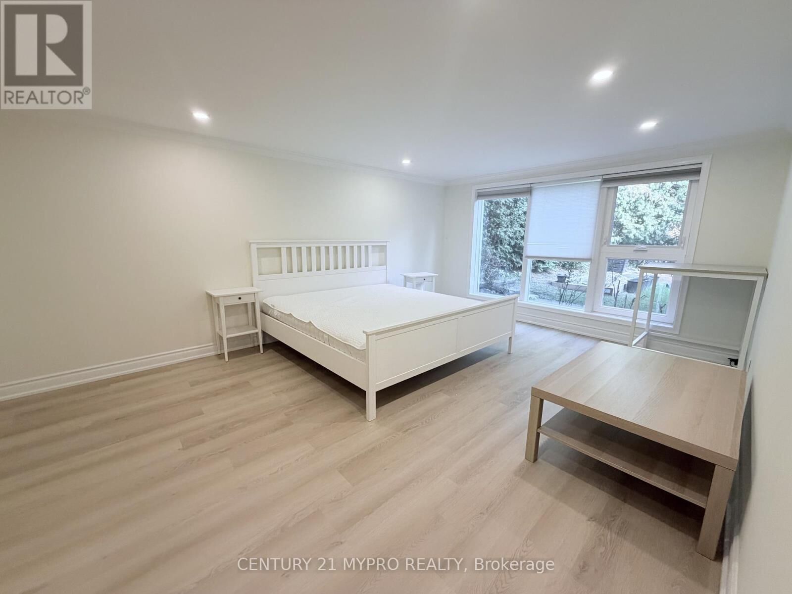 Property Photo:  8 Cedar Forest Court Lower  ON L3T 2A4 