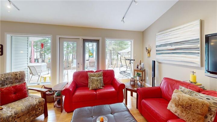 Property Photo: 32 Little Deer Road MB R0C 2R0