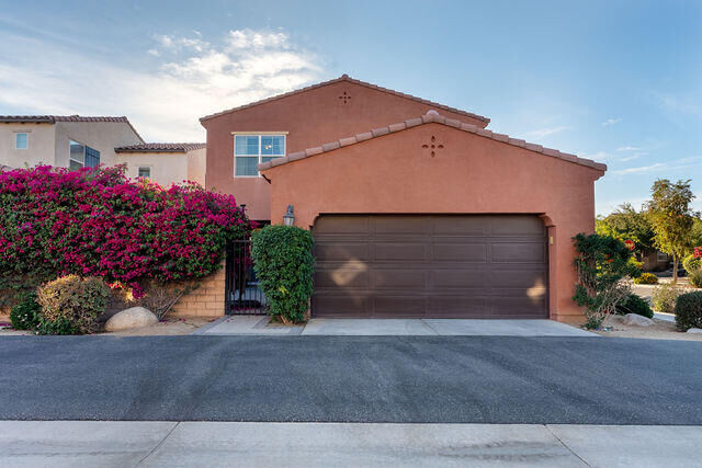 Property Photo: 551 Via De La Paz CA 92211