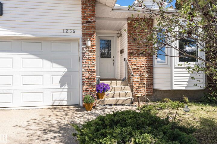 Property Photo:  1235 104 Street NW  AB T6J 6E4 
