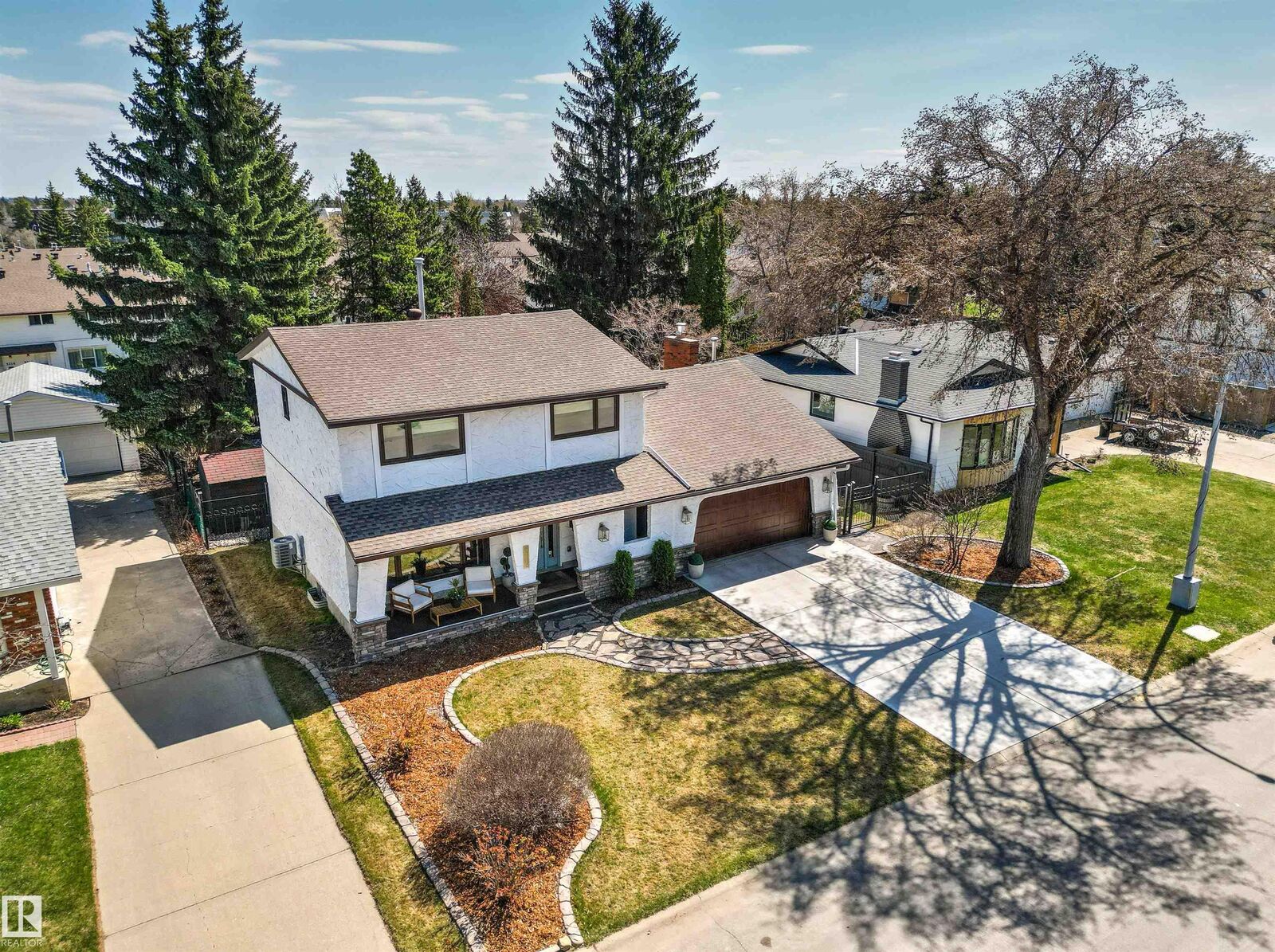 Property Photo:  5115 151 Street NW  AB T6H 4Z9 
