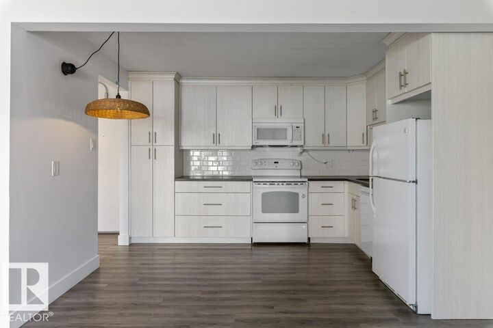 Property Photo:  8604 Gateway Boulevard NW 101  AB T6E 4B6 