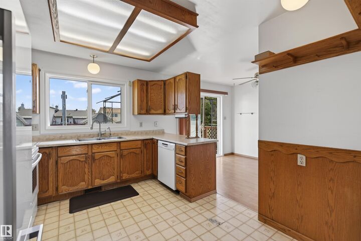 Property Photo:  2013 3 Avenue  AB T9M 1E1 
