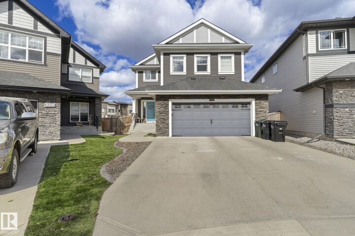 Property Photo:  1082 Allendale Crescent  AB T8H 0X7 