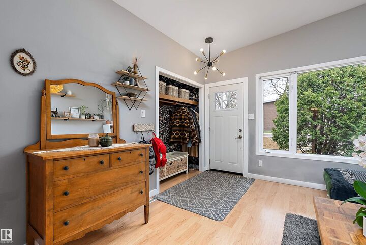 Property Photo:  6509 90 Avenue NW  AB T6B 0P1 