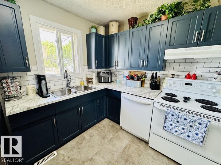 Property Photo:  4318 49 Avenue  AB T0A 3A3 