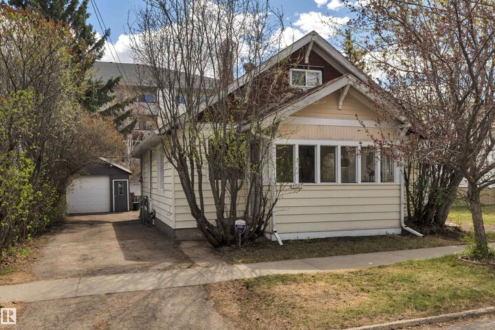 Property Photo:  4907 48 Avenue  AB T9E 7H9 