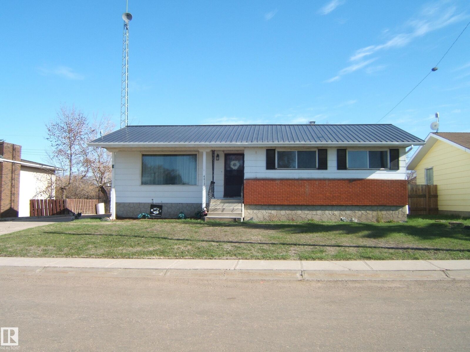 Property Photo: 4612 54 Avenue AB T0B 4K0