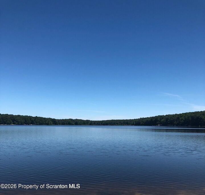 Property Photo:  H-1128 E Creek View Drive  PA 18424 