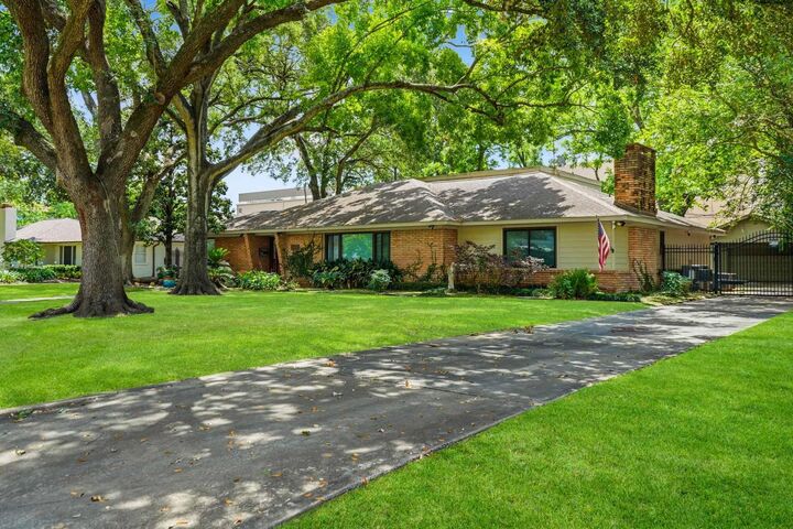 Property Photo:  5117 Valerie Street  TX 77401 