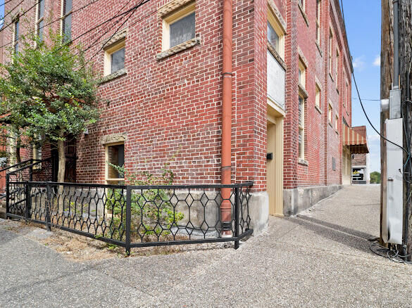 Property Photo:  105 W 5th Street  KY 40741 
