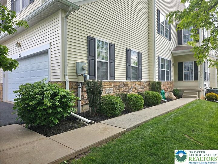 Property Photo:  127 Willow Drive  PA 18045 
