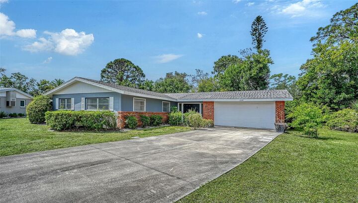 Property Photo:  2436 Breakwater Circle  FL 34231 