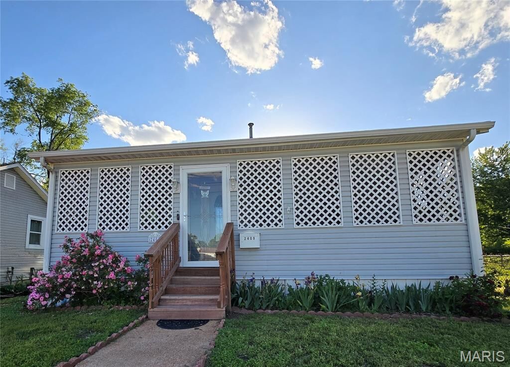 Property Photo:  2409 Bryan Avenue  IL 62040 
