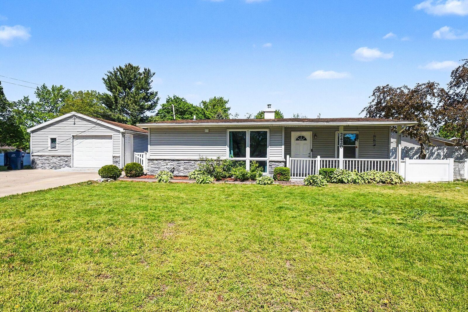 Property Photo:  2420 Eastfield Drive  MI 49120 