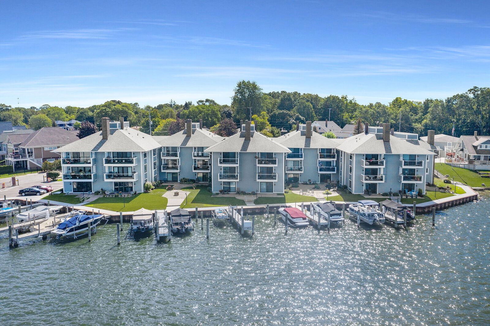 Property Photo:  400 Lakeview Court  MI 49456 