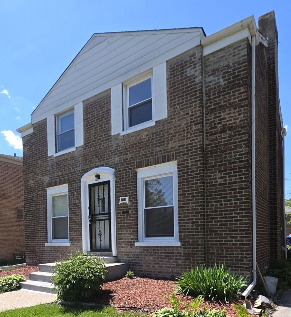 Property Photo: 10118 S Luella Avenue IL 60617