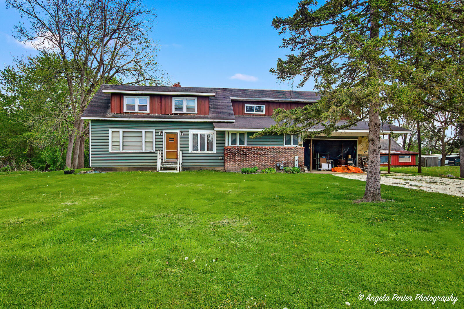 Property Photo: 42177 N Lake Avenue IL 60002