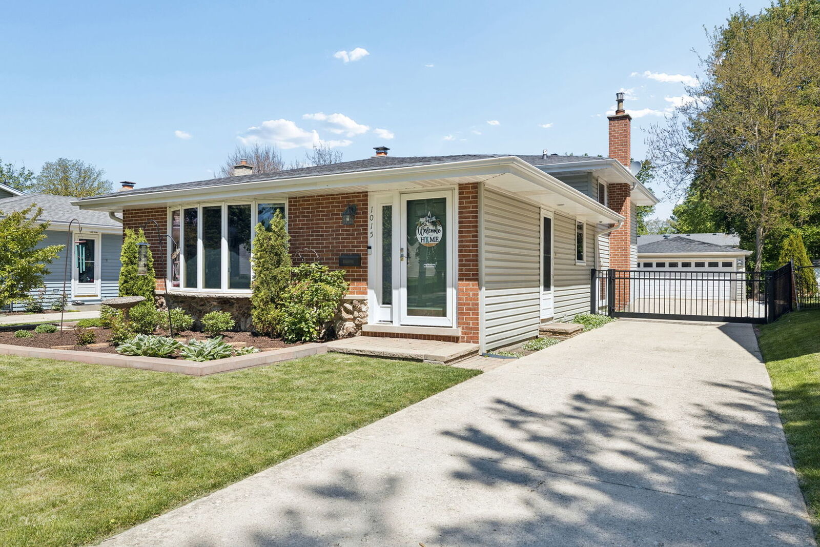 Property Photo:  1015 E Lowden Avenue  IL 60189 